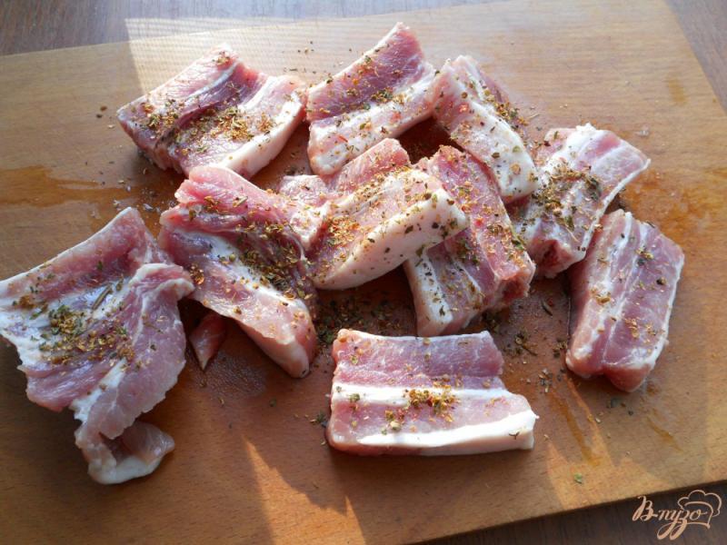 Фото приготовление рецепта: Свиные ребрышки тушеные в горчично-томатном соусе шаг №1