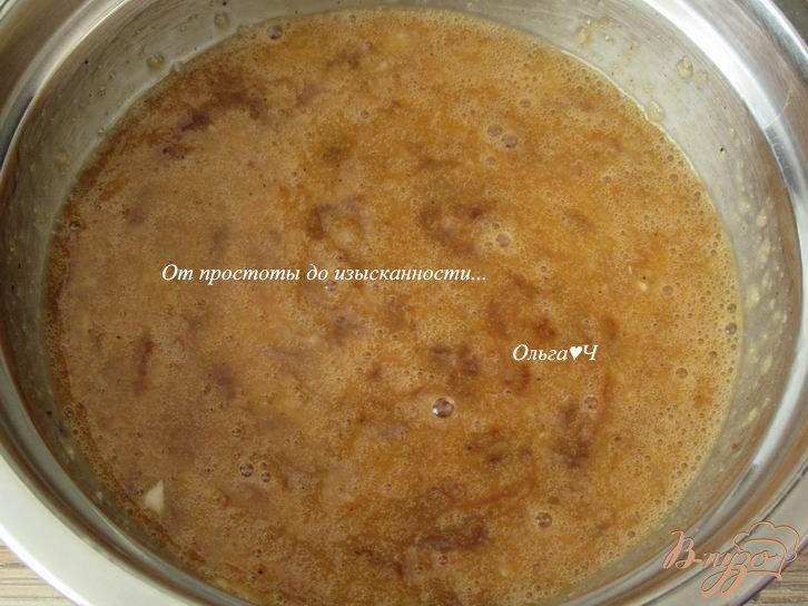 Фото приготовление рецепта: Оладьи из икры с луком и адыгейской солью шаг №3