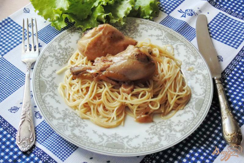 Фото приготовление рецепта: Курица в соево-луковом соусе шаг №6