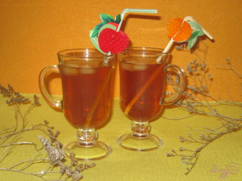 Фото приготовление рецепта: Холодный чай с мятой и лимоном шаг №4