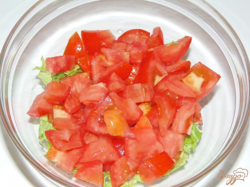 Фото приготовление рецепта: Салат из помидоров с белой фасолью шаг №3