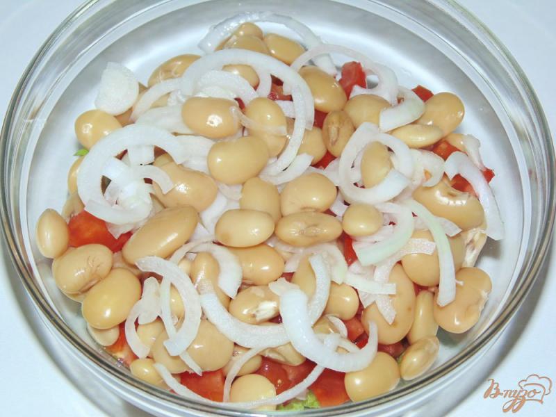 Фото приготовление рецепта: Салат из помидоров с белой фасолью шаг №4