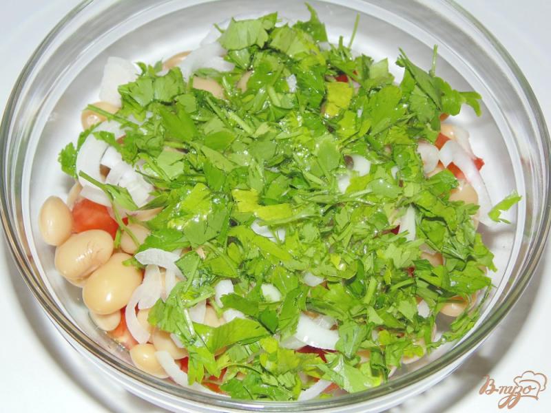Фото приготовление рецепта: Салат из помидоров с белой фасолью шаг №5