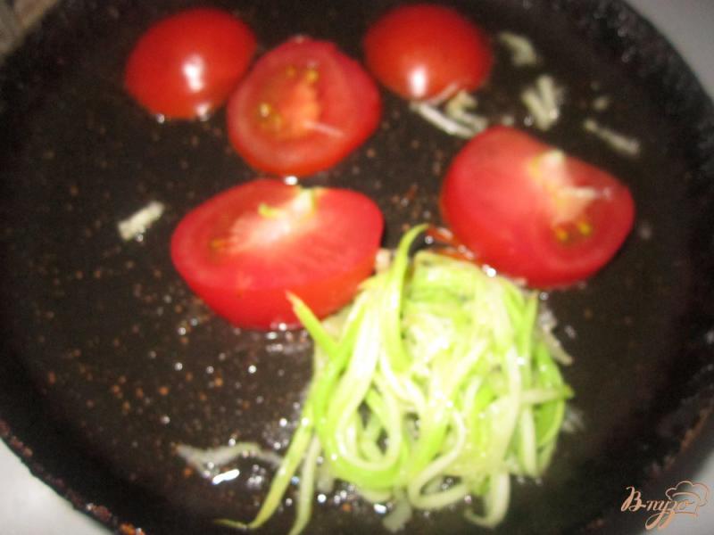 Фото приготовление рецепта: Брускетта с помидорами и творожной начинкой шаг №2