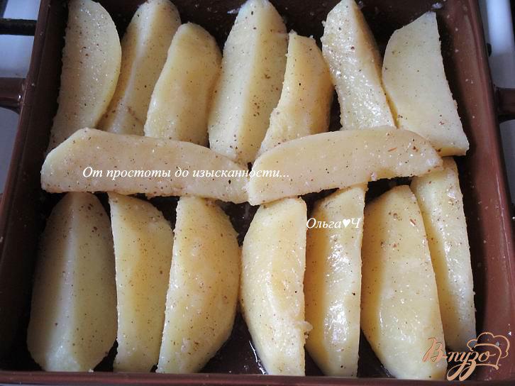 Фото приготовление рецепта: Картофель с адыгейской солью и паприкой шаг №5