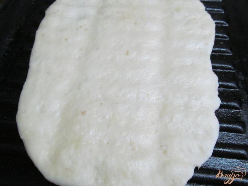 Фото приготовление рецепта: Пицца на гриле с мясным фаршем шаг №2