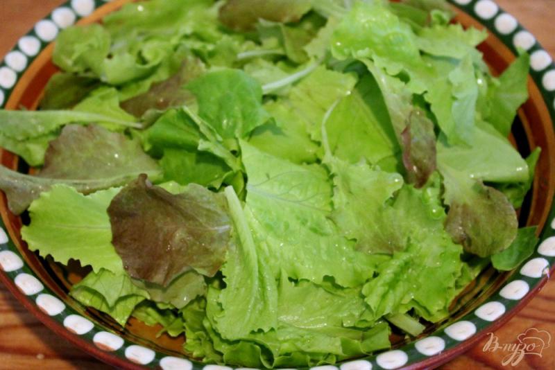 Фото приготовление рецепта: Зеленый салат с курицей и сыром сулугуни шаг №1
