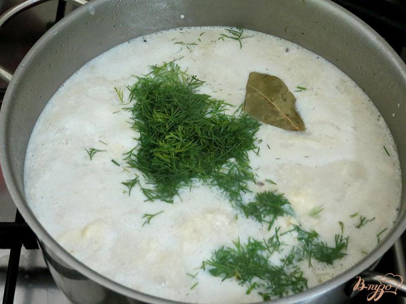 Фото приготовление рецепта: Картофельный суп по-южнобогемски (kulajda - Bramborova Polevka Jihoceska) шаг №7