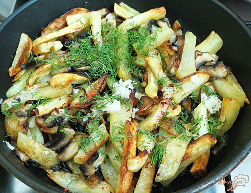 Фото приготовление рецепта: Картофель с грибами шаг №11