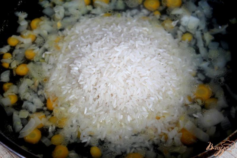 Фото приготовление рецепта: Рис с цветной капустой и болгарским перцем шаг №2