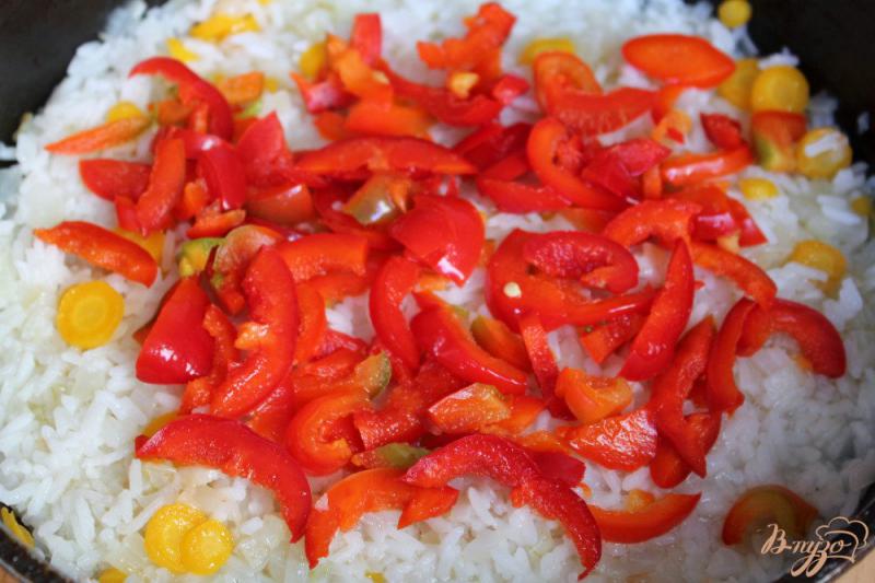 Фото приготовление рецепта: Рис с цветной капустой и болгарским перцем шаг №3