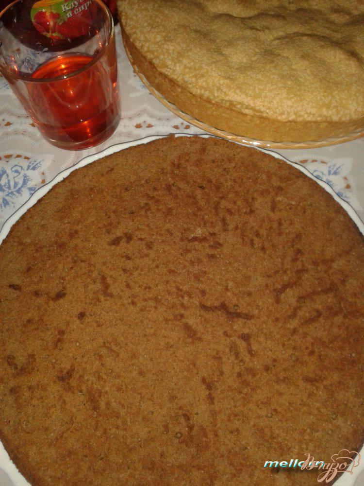 Фото приготовление рецепта: Торт Панчо с шоколадом и клубникой шаг №4