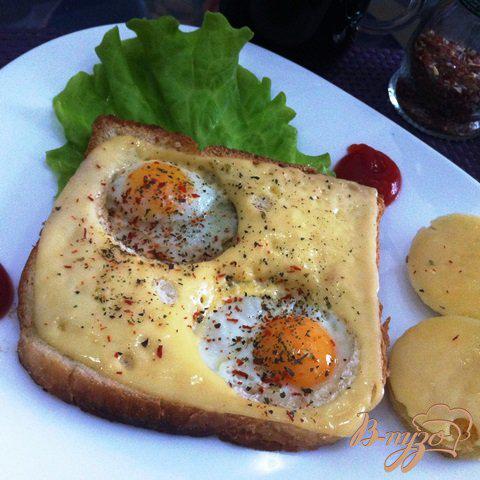 Фото приготовление рецепта: Горячий завтрак из перепелиных яиц шаг №5