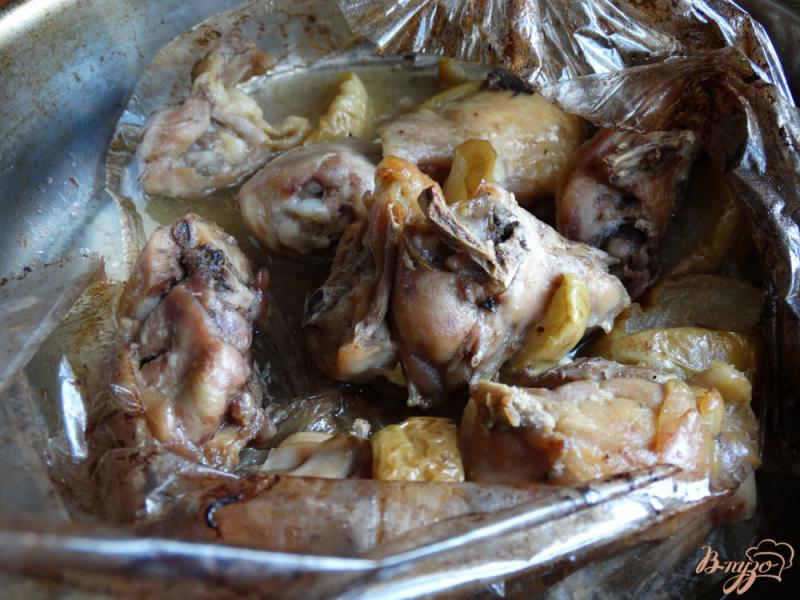 Фото приготовление рецепта: Курица запеченная с яблоками и горчицей в рукаве шаг №4