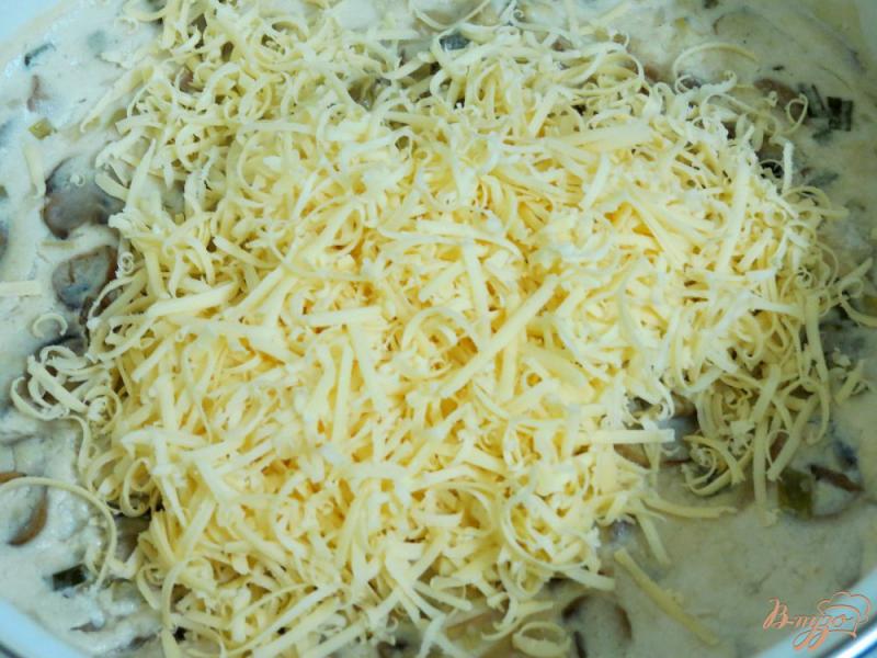 Фото приготовление рецепта: Грибной соус с сыром и сметаной. шаг №7
