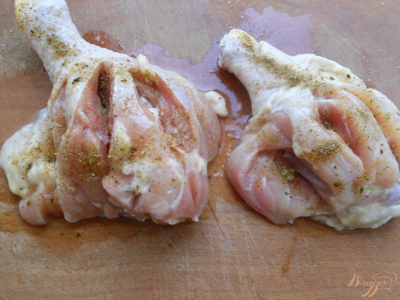 Фото приготовление рецепта: Куриные ножки фаршированные сыром и помидорами шаг №1