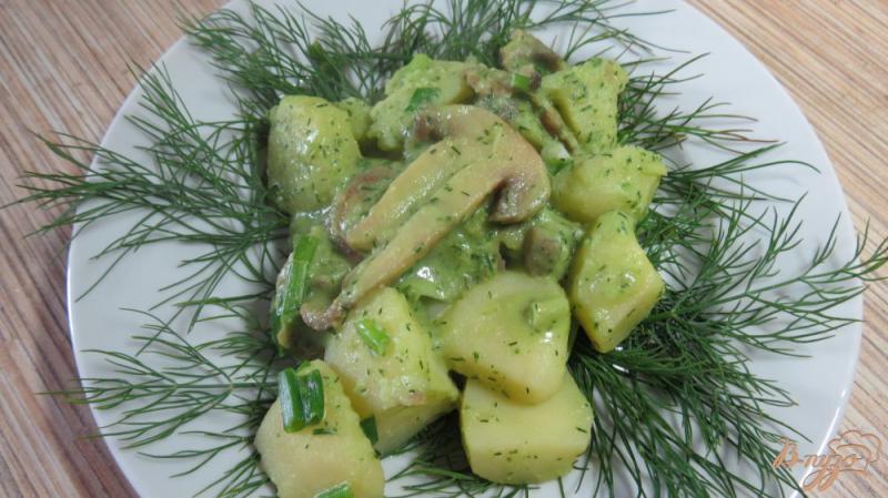 Фото приготовление рецепта: Тушеная картошка с грибами шаг №7