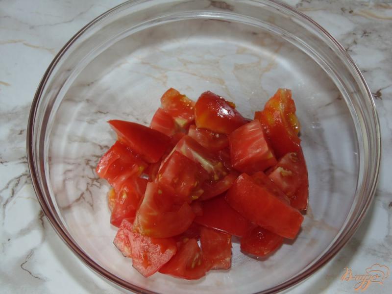 Фото приготовление рецепта: Салат из помидоров с болгарским перцем и фасолью шаг №2