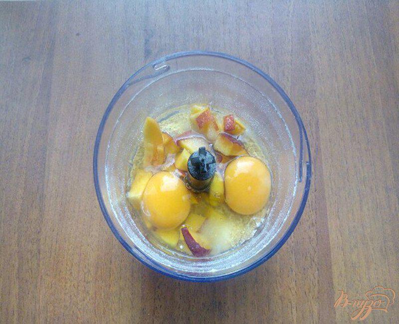 Фото приготовление рецепта: Овсяные фитнес панкейки с персиком и карамельным соусом шаг №3