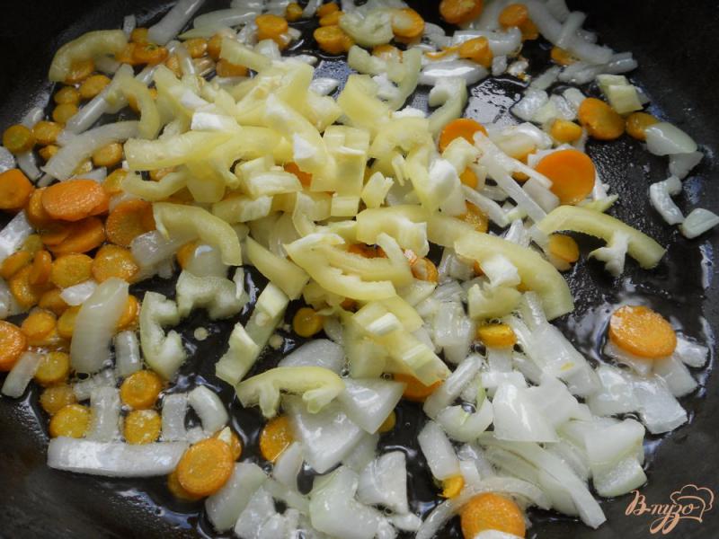 Фото приготовление рецепта: Тефтели из куриного фарша с пшеничной кашей в томатном соусе шаг №3