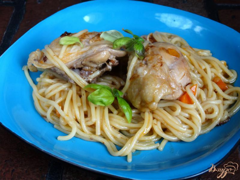 Фото приготовление рецепта: Спагетти с курицей в мультиварке шаг №6
