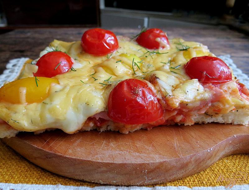 Фото приготовление рецепта: Пицца с моцареллой и ветчиной шаг №14