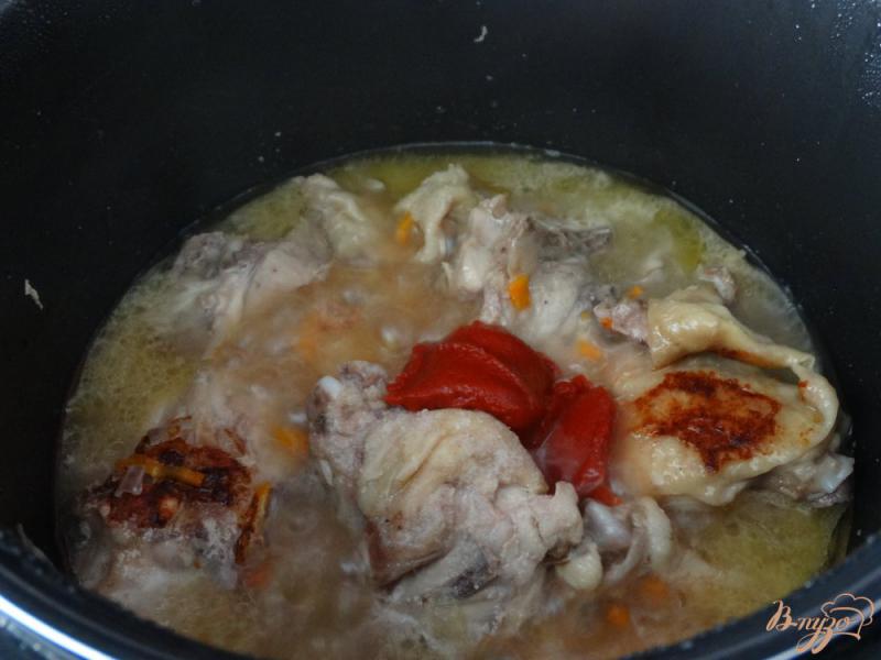 Фото приготовление рецепта: Тушеная курица с томатом и тимьяном шаг №3