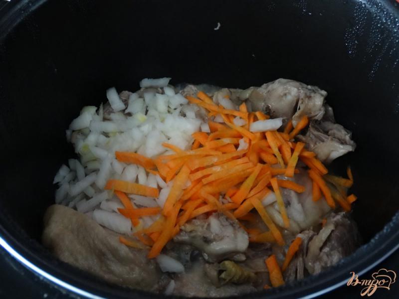 Фото приготовление рецепта: Тушеная курица с томатом и тимьяном шаг №2