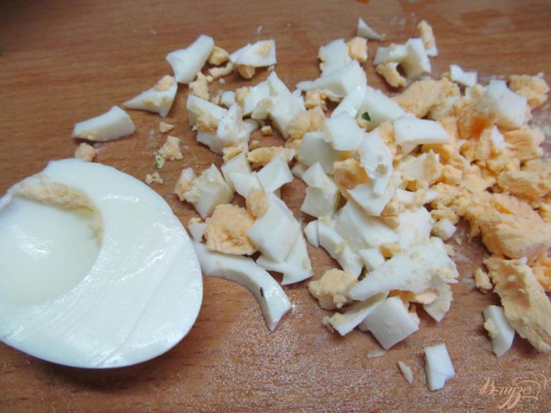 Фото приготовление рецепта: Овощной салат с яйцом шаг №2