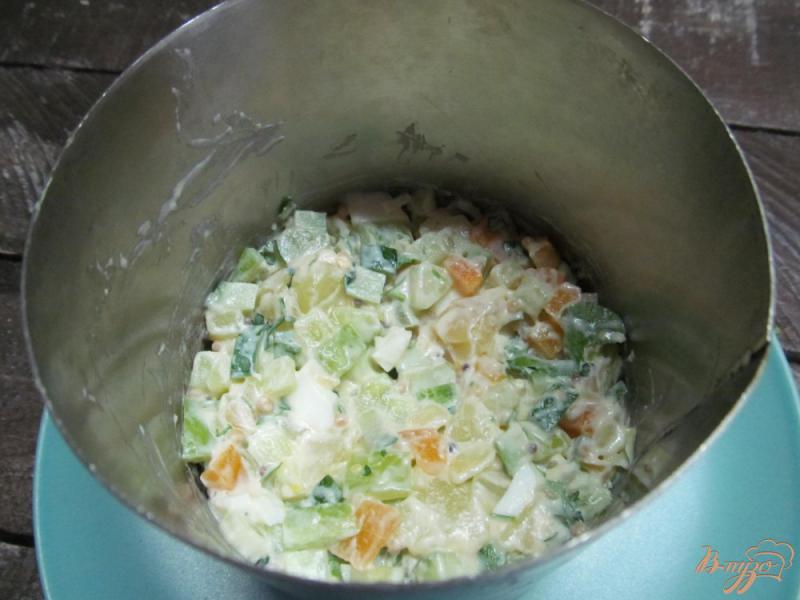Фото приготовление рецепта: Овощной салат с яйцом шаг №4