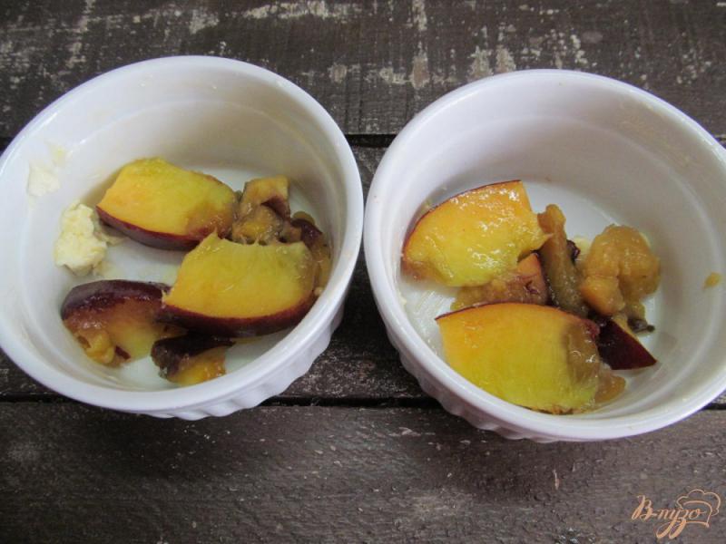 Фото приготовление рецепта: Клафути с малиной и персиком шаг №1