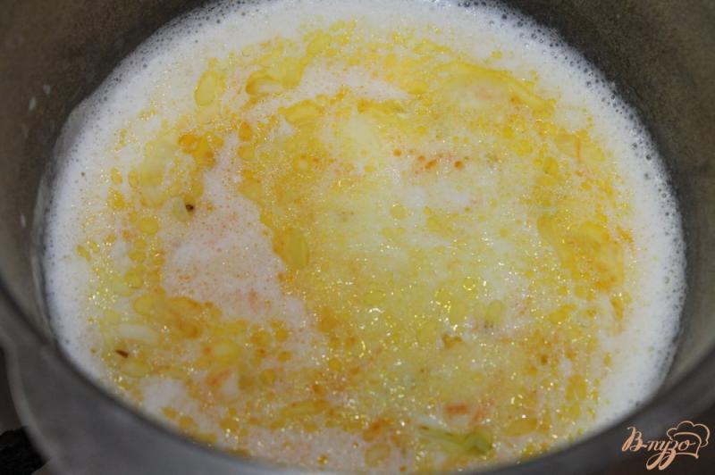 Фото приготовление рецепта: Сливочный крем - суп со шпинатом и лососем шаг №4