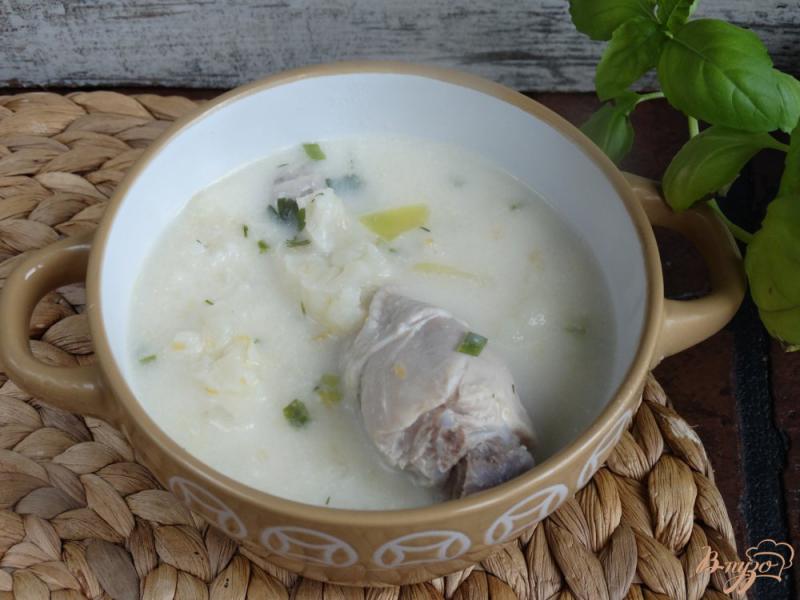 Фото приготовление рецепта: Куриный суп с плавленным сырком и цветной капустой шаг №9