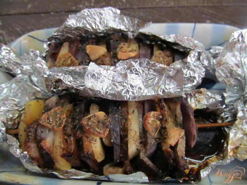 Фото приготовление рецепта: Картофельный шашлык с салом шаг №5