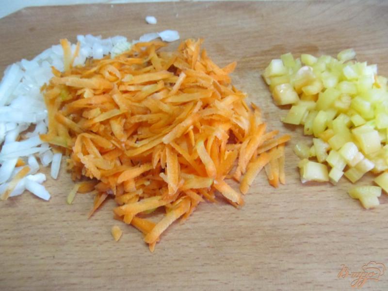 Фото приготовление рецепта: Закуска из баклажана с овощами шаг №2