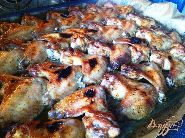 Фото приготовление рецепта: Куриные крылья барбекю из духовки шаг №5