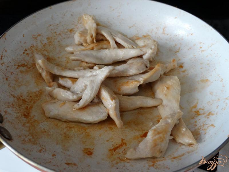 Фото приготовление рецепта: Конвертики из лаваша с куриной грудкой шаг №4