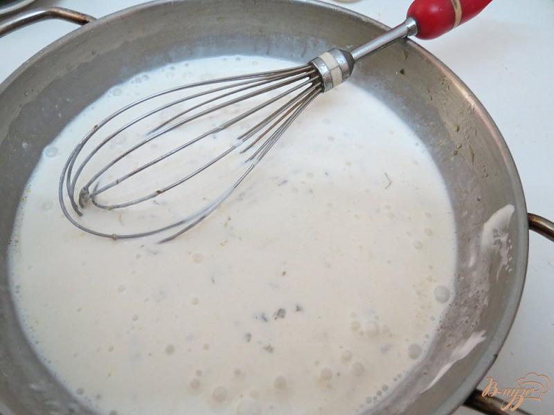 Фото приготовление рецепта: Щавелевый суп с перепелиными яйцами. шаг №6