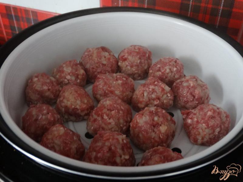 Фото приготовление рецепта: мясные тефтели с булгуром  тушеные в томатном соусе шаг №4