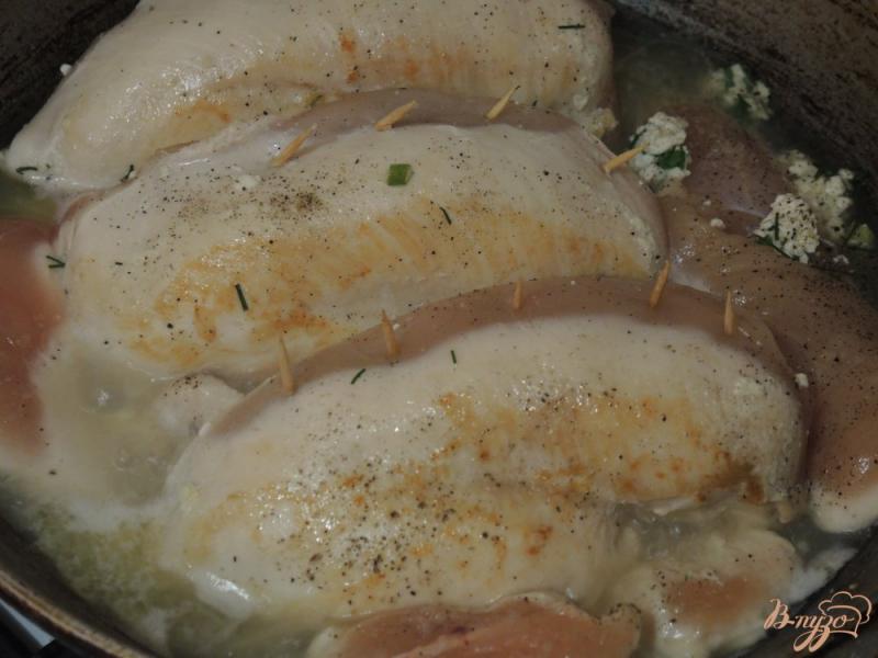 Фото приготовление рецепта: Куриные грудки с творогом шаг №6