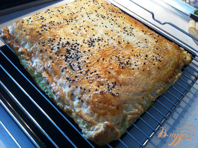Фото приготовление рецепта: Пирог со шпинатом и творогом шаг №9