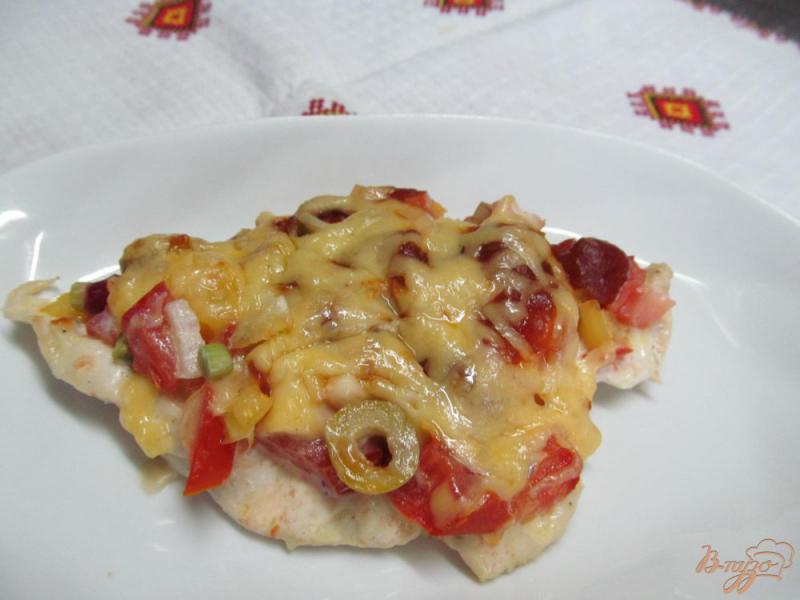 Фото приготовление рецепта: «Пицца» на куриной грудке шаг №8