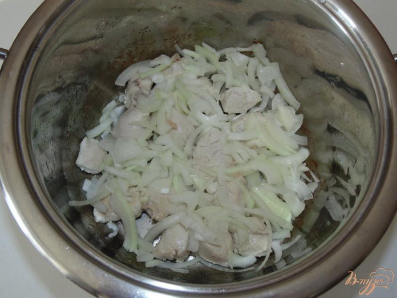 Фото приготовление рецепта: Бурый рис с мясом птицы шаг №3