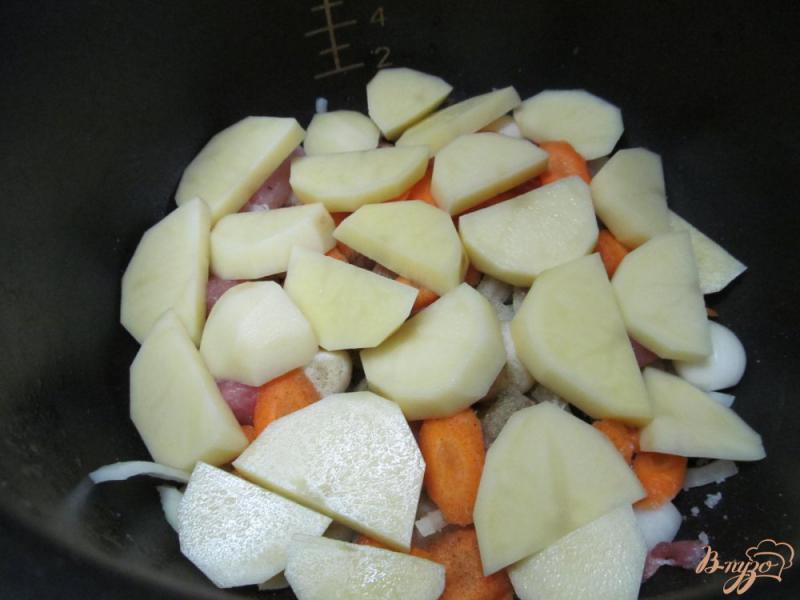 Фото приготовление рецепта: Овощи с кроликом в мультиварке шаг №4