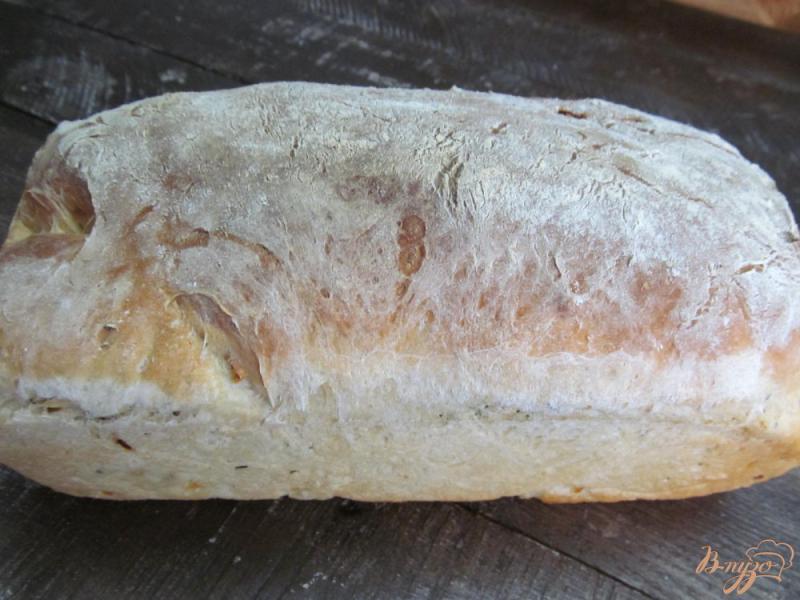 Фото приготовление рецепта: Луковый хлеб с прованскими травами шаг №6