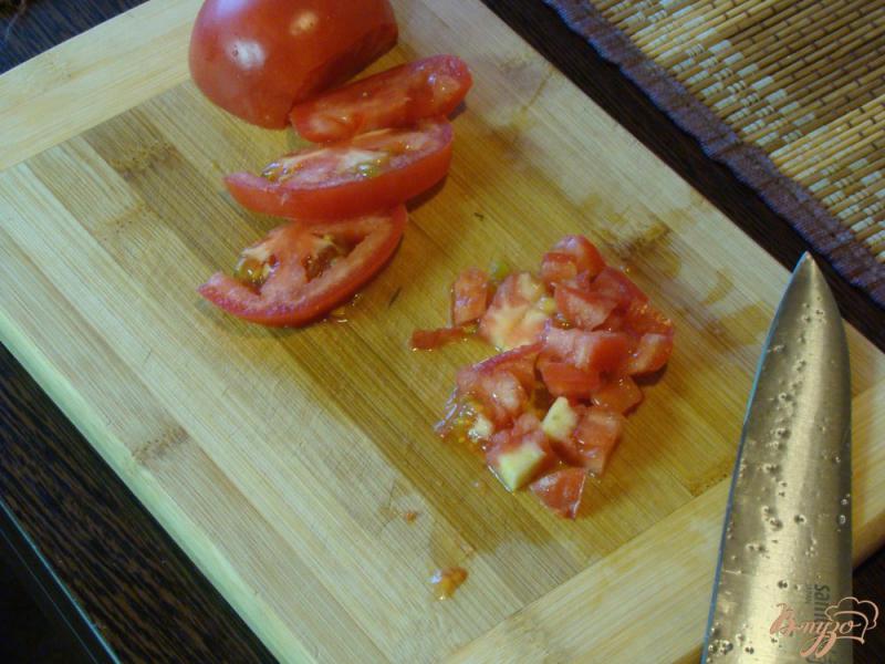 Фото приготовление рецепта: Окрошка из курицы и помидоров шаг №2