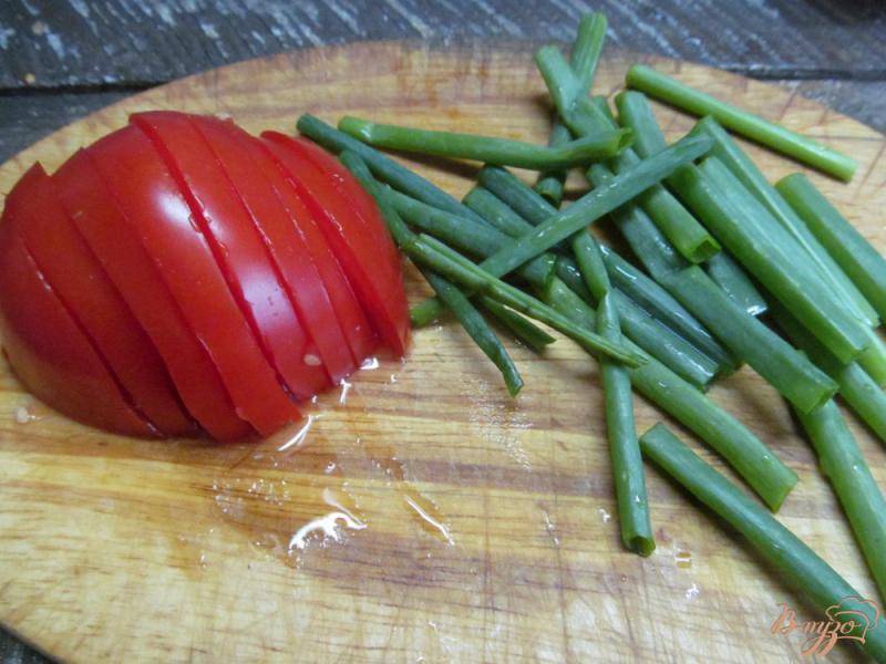 Фото приготовление рецепта: Салат из баклажана с помидором в восточном стиле шаг №4
