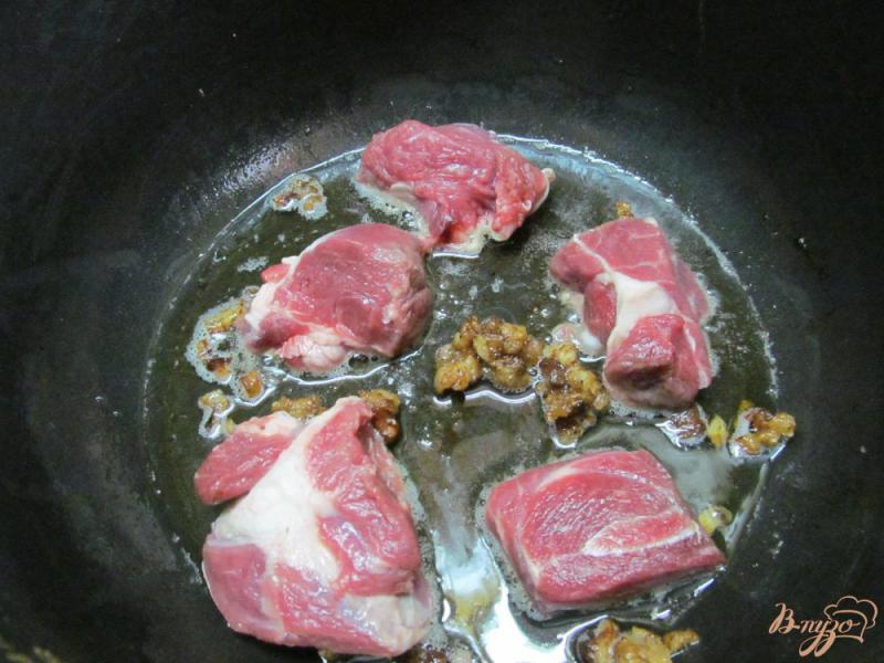 Фото приготовление рецепта: Запеченное мясо с картофелем в мультиварке шаг №6
