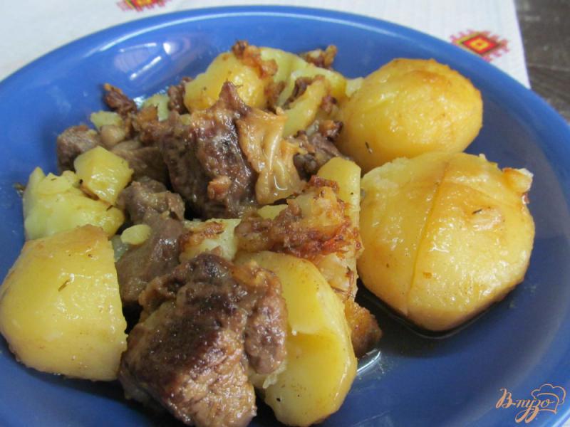 Фото приготовление рецепта: Запеченное мясо с картофелем в мультиварке шаг №9