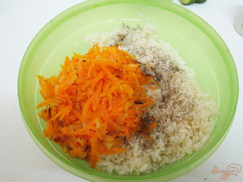 Фото приготовление рецепта: Запеканка с рисом,фаршем и брокколи шаг №5